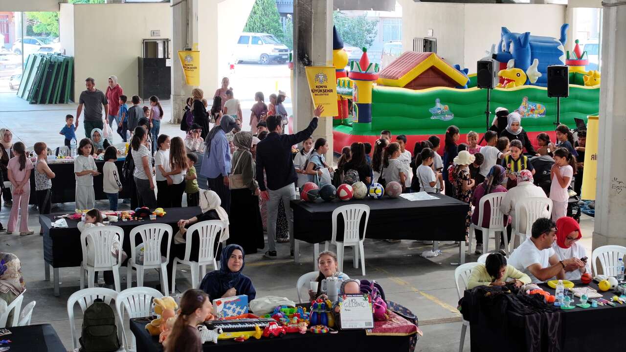 Konya’da minik girişimciler pazar kurdu! Oyuncakları ilk kazançları oldu 8